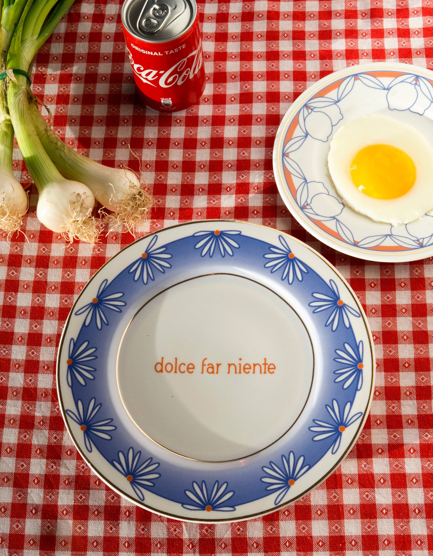 DOLCE FAR NIENTE BIG - Porcelain plate with writing