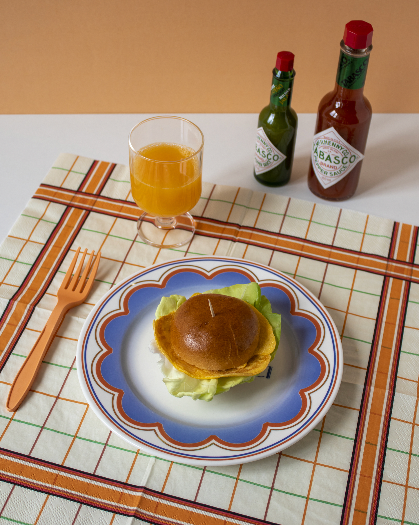 GREETINGS AND KISSES BIG - Porcelain plate with writing