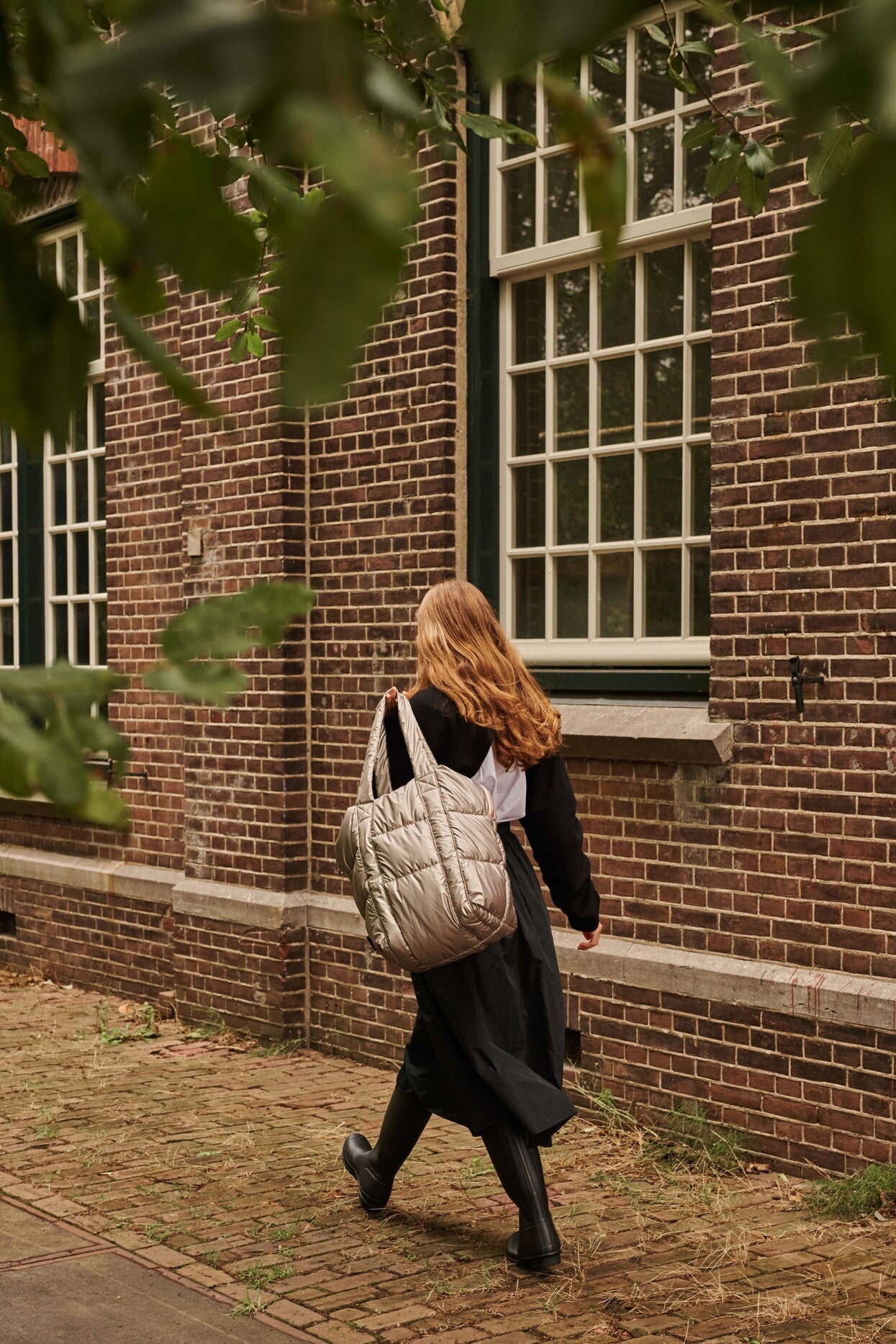 Clode Puffy Shoulder Bag | Greige Gold