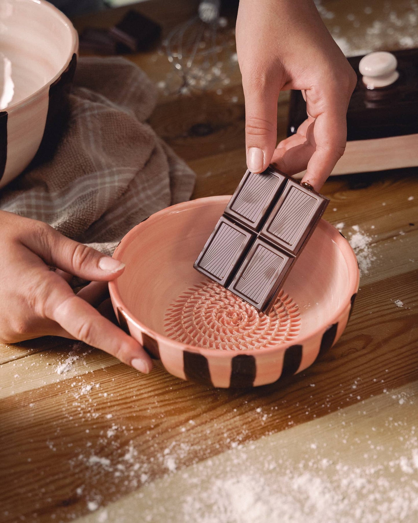 Large Grater Bowl | Chocolate