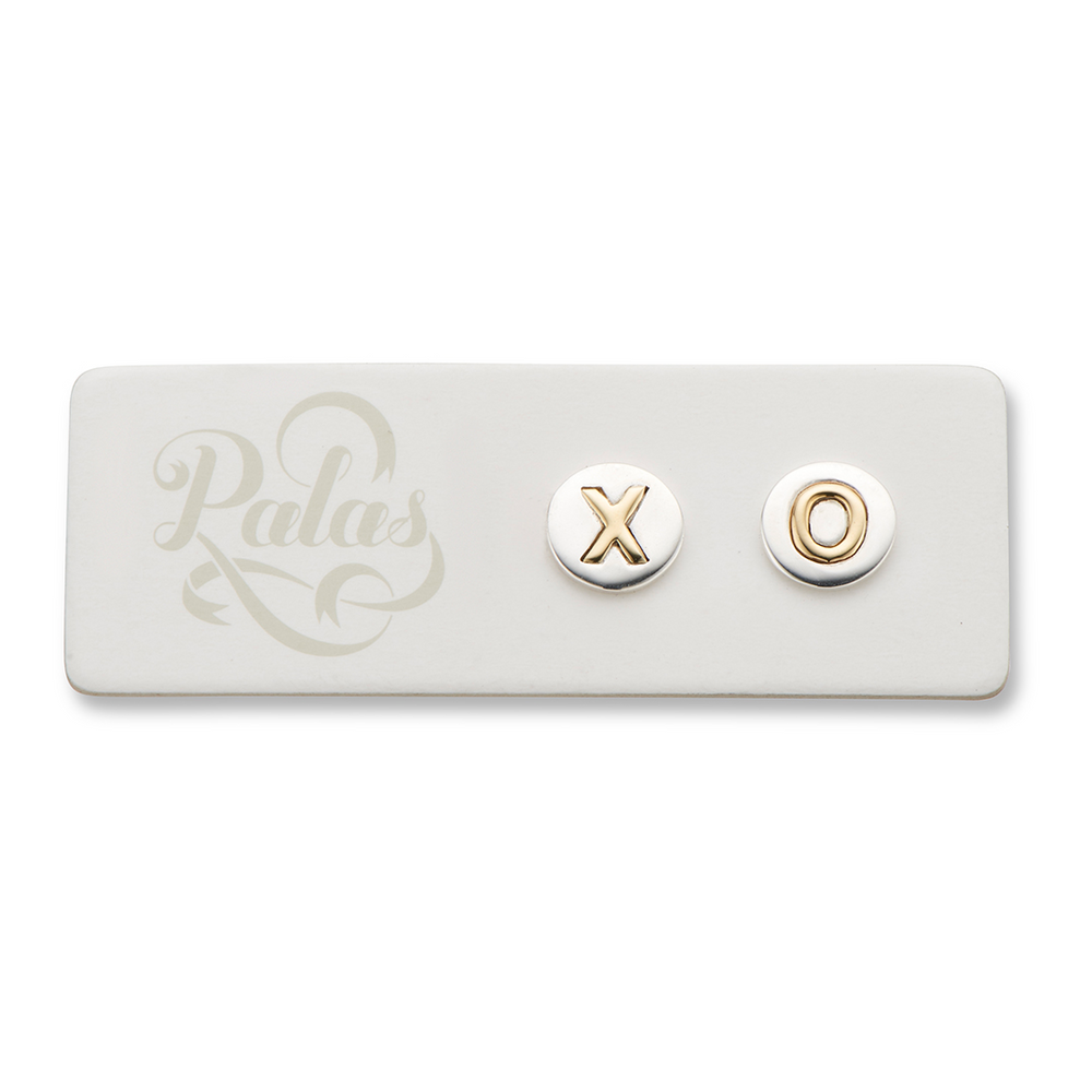 xo kiss stud earrings