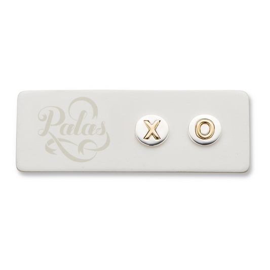 xo kiss stud earrings