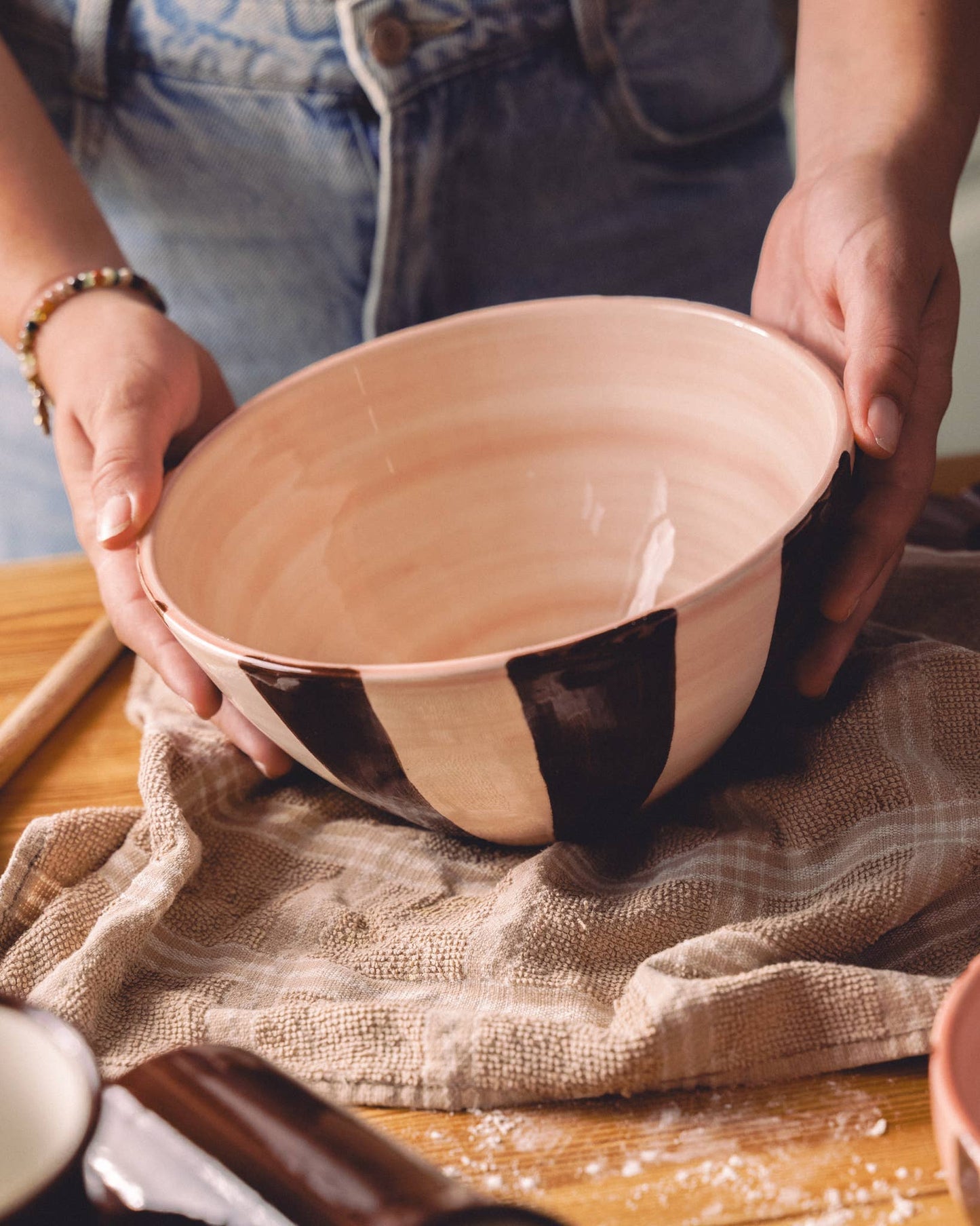 ceramic salad bowl | pink and chocolate brown - 1.5l