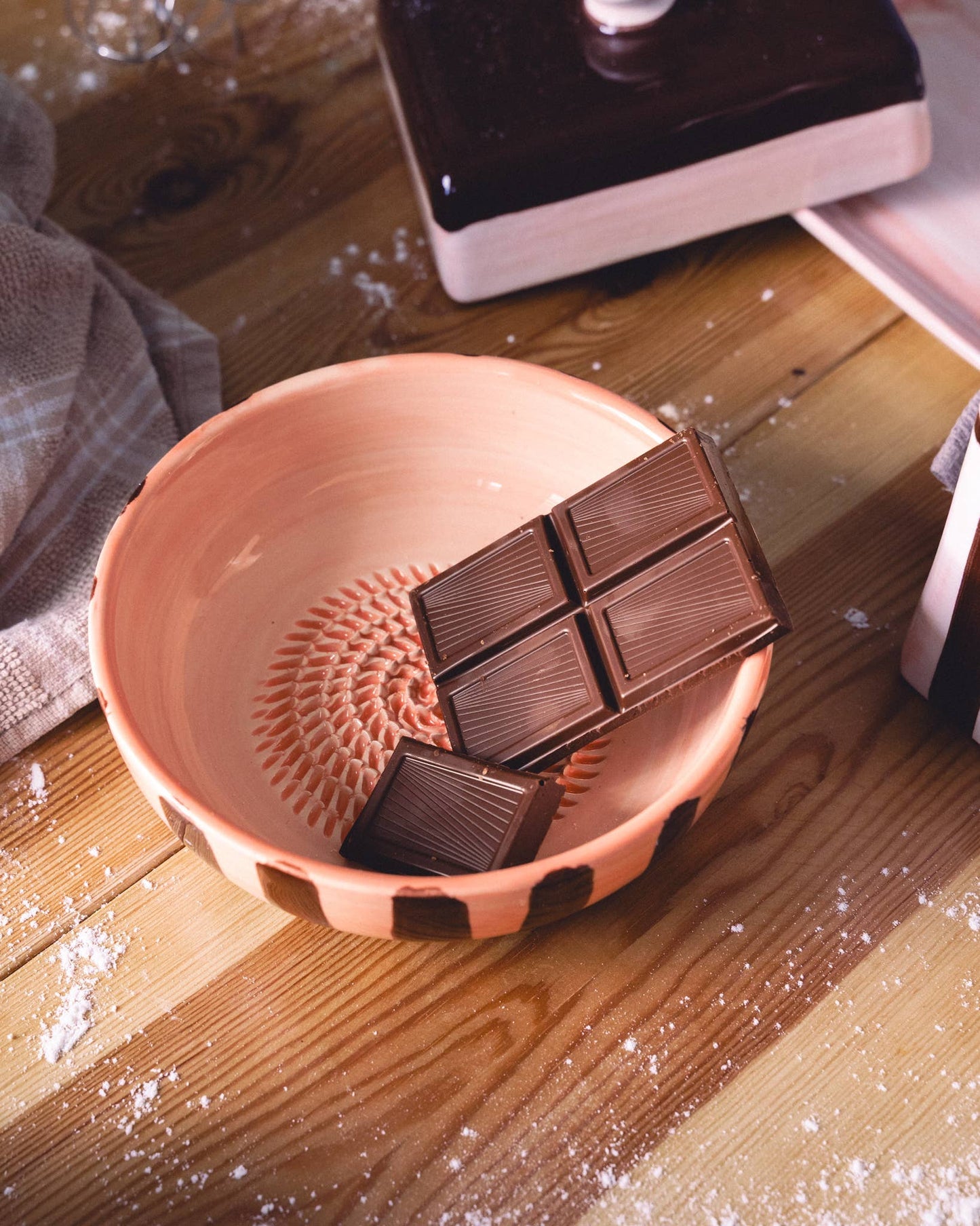 Medium Grater Bowl | Chocolate