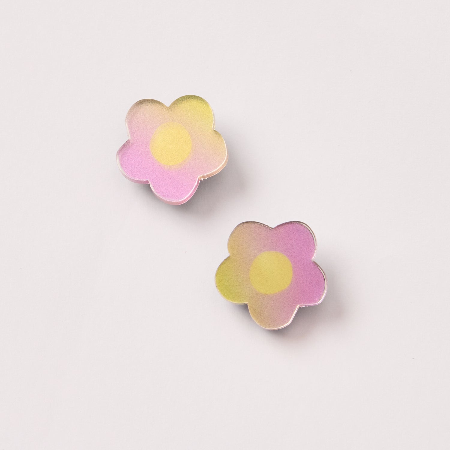Ombre Daisy Stud | Yellow Pink