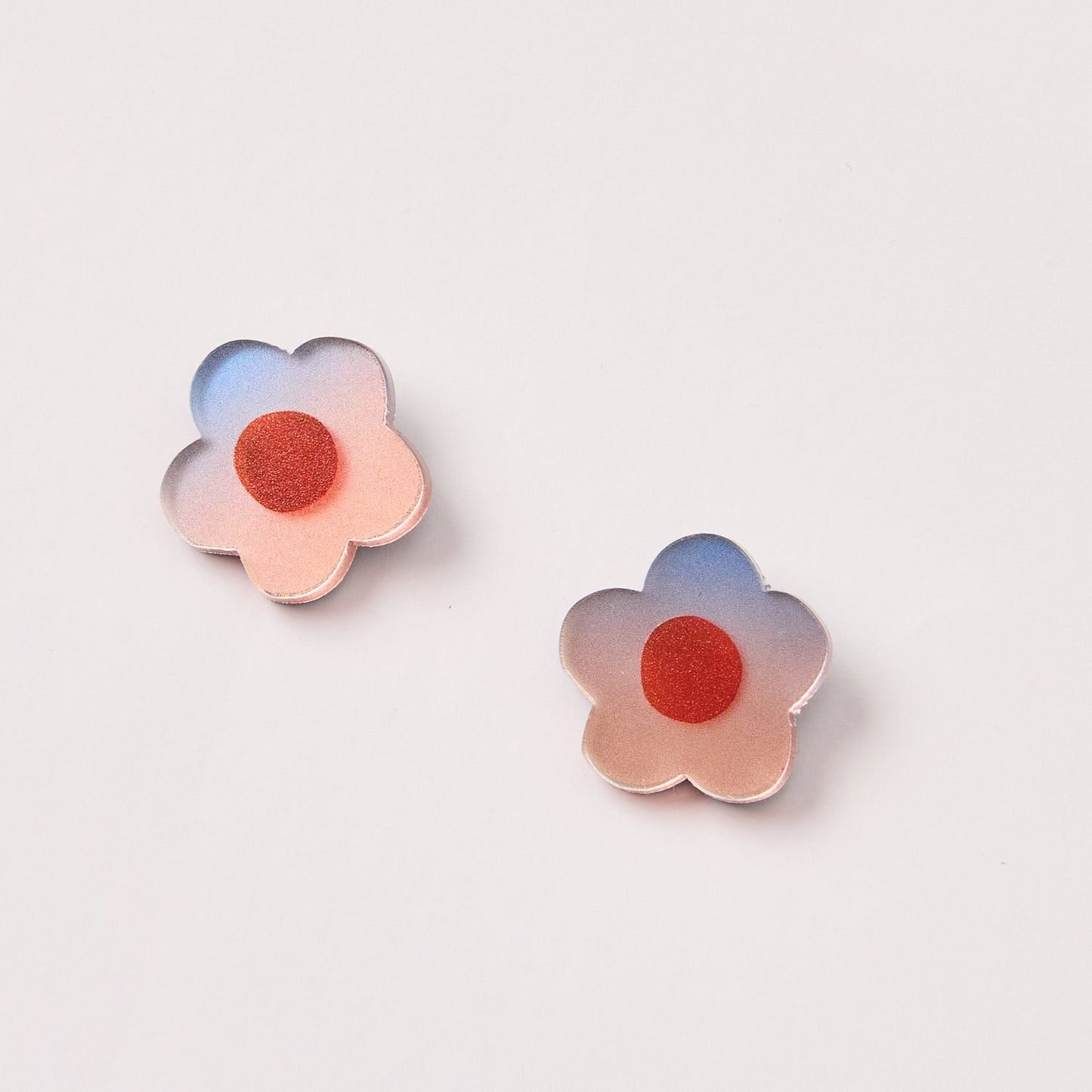 Ombre Daisy Stud | Peach Blue