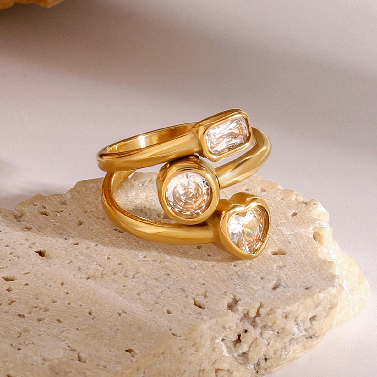 Heart Shape Twist Ring | Gold